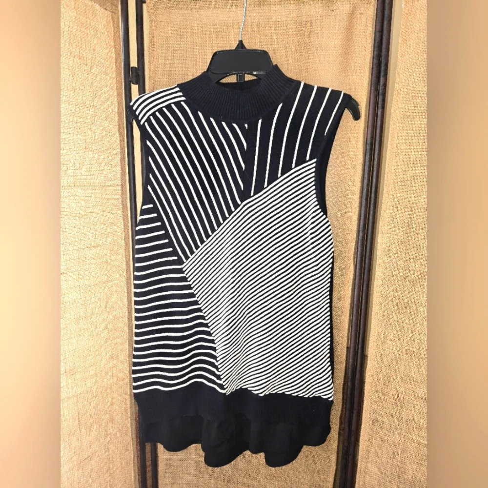 Women's Dana Buchman Black and White Sleeveless Layered Look Sweater Top Size L - Picture 1 of 6
